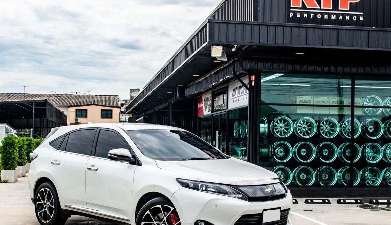 Toyota Harrier ติดตั้งชุดเบรคหน้าbrembo cayenne
