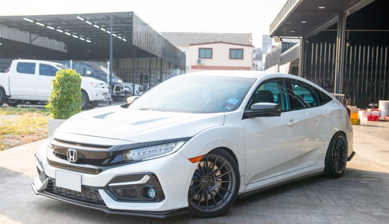 Honda Civic Fk ถึงระยะเซอร์วิส ถ่ายน้ำมันเครื่อง Moty”s M100 5W-30 4L