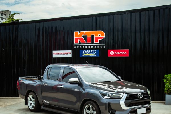 Toyota Hilux Revo เซอร์วิสระบบเบรค